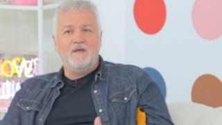 Σπύρος Πετρουλάκης: &quot;Για να με ερωτευτεί περισσότερο η σύντροφός μου ξεκίνησα να γράφω για μεγάλους&quot;