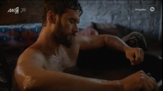 Η Μάγισσα | Αναστατώθηκε το Twitter με τις γυμνές σκηνές του Αναστάση Ροϊλού