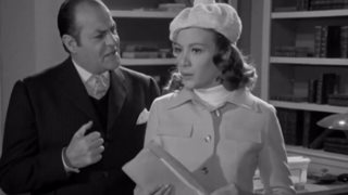 55 χρόνια πριν: H Μάρω Κοντού στο πλευρό του Λάμπρου Κωνσταντάρα με το πιο διαχρονικό σατέν φόρεμα με βολάν