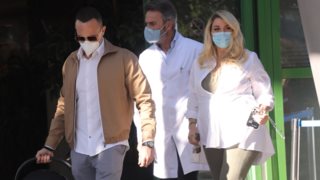 Η Κωνσταντίνα Σπυροπούλου πήρε εξιτήριο από το μαιευτήριο - Φωτογραφίες με το μωρό της και τον Βασίλη Σταθοκωστόπουλο