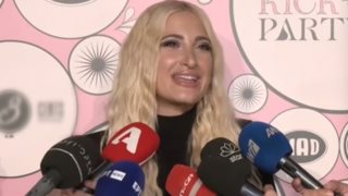 Η Ιωάννα Τούνη αντέδρασε με ερώτηση: &quot;Ωραία δεν περνάμε; Θες να εκνευριστώ πάλι;&quot;