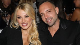 Κωνσταντίνα Σπυροπούλου &amp; Βασίλης Σταθοκωστόπουλος | Φωτογραφίζονται με τα μαγιό τους στην πιο τρυφερή τους φωτογραφία