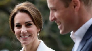 Kate Middleton – Πρίγκιπας William: 10 φορές που «έσπασαν» το πρωτόκολλο του παλατιού