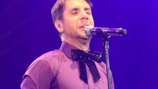 Γιώργος Μαζωνάκης : Ντύθηκε… Νατάσα Θεοδωρίδου