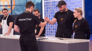 MasterChef: Ο παίκτης που σόκαρε τους κριτές, τα σχόλια για τους συμπαίκτες &amp; η αποχώρηση