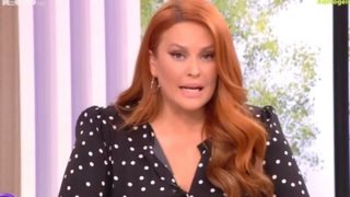 Η απάντηση της Σίσσυς Χρηστίδου μετά την ανακοίνωση του Αλέξη Κούγια: &quot;Συγγνώμη για την ταραχή μου, συγγνώμη από τη ροή του προγράμματος, και όχι από τον Αλέξη Κούγια&quot;