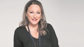 Ρένια Λουιζίδου: Μιλά πρώτη φορά για το τέλος από το «Σόι»: «Η σειρά πάει περίφημα. Νιώθω αμηχανία»