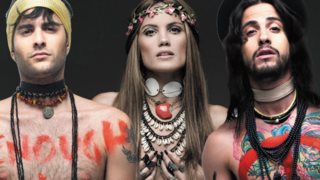 HAIR - The Musical: Μαίρη Συνατσάκη, Ίαν Στρατής &amp; Αναστάσιος Ράμμος φωτογραφίζονται (σχεδόν) γυμνοί για τη νέα τους παράσταση!