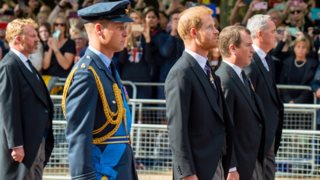 &quot;Θέλω τον πατέρα και τον αδελφό μου πίσω&quot; | Η νέα αποκαλυπτική συνέντευξη του πρίγκιπα Harry