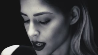 Demy: Δείτε το νέο sexy video clip της!