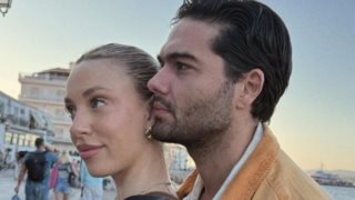 Η τρυφερή φωτογραφία του Χρήστου Μάστορα και της Γαρυφαλλιάς Καληφώνη από το Άμπου Ντάμπι