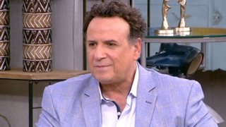 Ο Χάρης Ρώμας εξηγεί γιατί έβαλε τελεία στο "Καφέ της Χαράς" &amp; αποκάλυψε τα μελλοντικά του σχέδια