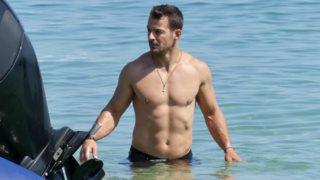 Ο Γιώργος Αγγελόπουλος στη Σκιάθο, με μαγιό, θα σε πείσει πως παραμένει ό,τι πιο γοητευτικό είδαμε ποτέ στο Survivor