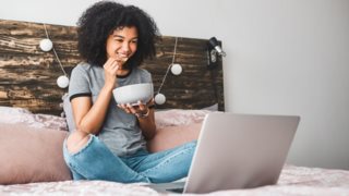 Επιθυμία για αλάτι: Τι σημαίνει αν ο οργανισμός σου επιζητά αλμυρές τροφές;