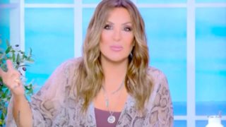 Ναταλία Γερμανού: "Όποιος με βλέπει και ξερνάει, αλλάζει κανάλι"