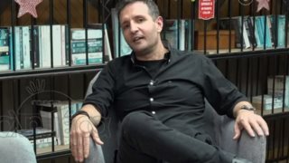 Δημήτρης Μπάσης | Κι όμως αυτό δεν είναι το πραγματικό του όνομα – Έκανε ο ίδιος την αποκάλυψη