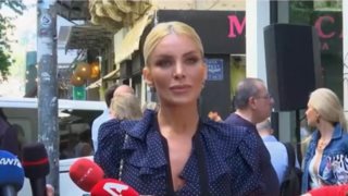Η αντίδραση της Κατερίνας Καινούργιου στην ερώτηση για τον Φίλιππο Τσαγκρίδη: "Είναι φίλος σου, ρώτα τον εσύ, αγάπη μου"