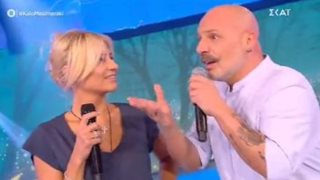 Καλό Μεσημεράκι | Ο Νίκος Μουτσινάς κυνήγησε τη Φαίη Σκορδά κι εκείνη εμφανίστηκε πιο "άφιλτρη" από ποτέ!