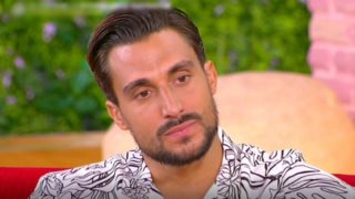 Survivor | Ο Σάκης Κατσούλης ξεκαθαρίζει για τη σχέση με τη Μαριαλένα Ρουμελιώτη και τον Γιώργο Λιβάνη