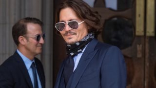 Hollywood Report
: Johnny Depp - Amber Heard στο δικαστήριο &amp; ο στεναχωρημένος Orlando Bloom