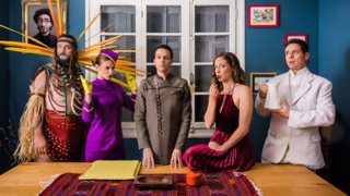 &quot;Τι Ζούμε;&quot;: Μια παράσταση του Λάμπρου Φισφή για όσα αγαπάμε να μισούμε!