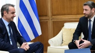 Μητσοτάκης και Ανδρουλάκης σε επίσημη συνάντηση, πρώτη φορά μετά το 2021 - Τι συζήτησαν μπροστά και πίσω από τις κάμερες