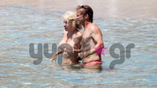 Ελένη Μενεγάκη - Μάκης Παντζόπουλος: Οι βουτιές στην Μύκονο! Όλες οι φωτογραφίες