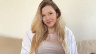 Κωνσταντίνα Κομμάτα: Βόλτα στην παραλία με την δύο μηνών κόρη της