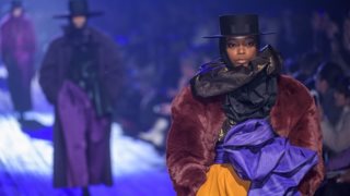 Marc Jacobs Φθινόπωρο/Χειμώνας 18-19: Μια ωδή στην υψηλή ραπτική των &#39;80s
