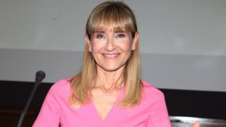 Από το γραφείο στη βραδινή έξοδο | Η Μάρα Ζαχαρέα προτείνει το αγαπημένο της all day look