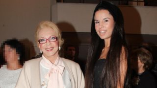 Νόνικα Τσαπέλα 
: Η 26χρονη εγγονή της έγινε για πρώτη φορά μαμά