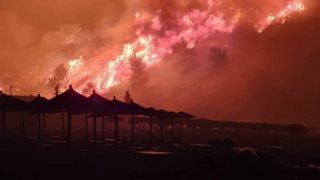 Φωτιά στην Εύβοια: Απεγκλωβίστηκαν 630 πολίτες από την Αγία Άννα - Εκκενώθηκε η Στροφυλιά και η Κοκκινομηλιά