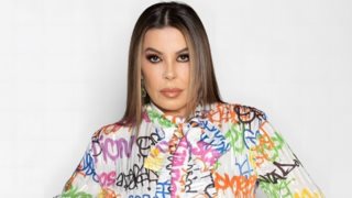 Η Άντζελα Δημητρίου ποζάρει με μαγιό και εντυπωσιάζει