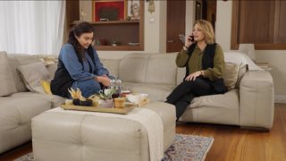 Η γη της Ελιάς | Η Αθηνά δέχεται απειλές για τη ζωή της! Όλες οι εξελίξεις της εβδομάδας