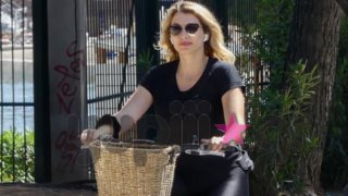 Κωνσταντίνα Σπυροπούλου: Για ποδήλατο στη Βουλιαγμένη! Δείτε τα στιγμιότυπα