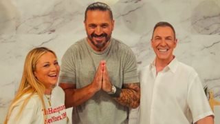 Ο Δημήτρης Μακρυνιώτης αποχαιρέτησε τη Νάνσυ Ζαμπέτογλου και τον Θανάση Αναγνωστόπουλο