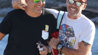 Γιώργος Λιάγκας- Πέτρος Κωστόπουλος: Τα πειράγματα σε παραλία της Μυκόνου: Φωτογραφίες