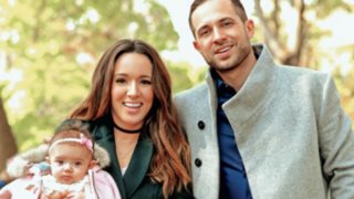 Kαλομοίρα: Οι λεπτομέρειες της βάφτισης της κόρης της: Ποιοι διάσημοι Έλληνες θα είναι οι νονοί;