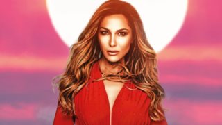 Η Δέσποινα Βανδή εντυπωσιάζει στο νέο της music video &quot;Τα καλοκαίρια μου μισά&quot;