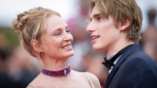 Φεστιβάλ Καννών 2023 | Η Uma Thurman στο κόκκινο χαλί με τον 21 ετών γοητευτικό γιο της