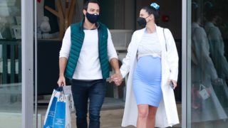 Ο Σάκης Τανιμανίδης και η Χριστίνα Μπόμπα … στην αναζήτηση μωρουδιακών