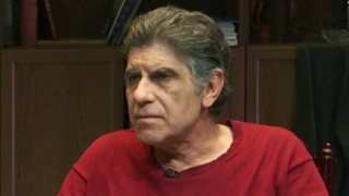 Γιάννης Μπέζος: "Έδιωξα δημοσιογράφο επιφανή και μεγάλο σε ηλικία. Του έκλεισα το κασετόφωνο"