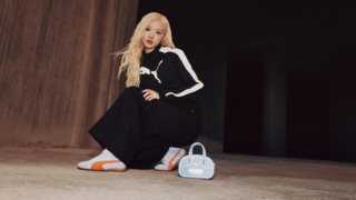 PUMA Speedcat: Η Rosé φορά τα νέα παπούτσια της PUMA και μας οδηγεί με ταχύτητα στο μέλλον