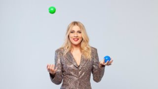 To Celebrity Game Night κάνει επιτέλους πρεμιέρα με τη Σμαράγδα Καρύδη!