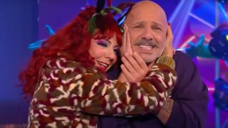 Η "Βάνια" χαστούκισε τον Νίκο Μουτσινά και εκείνος ψάχνει δικηγόρο: "Βλέπει κάποιος δικηγόρος που έχει βγει το πρωί σε κάποια εκπομπή για την Κιβωτό;"