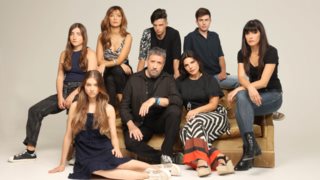 &quot;Κάνε ότι κοιμάσαι&quot;: η εμπιστοσύνη του Νικόλα στη Βικτόρια κλονίζεται