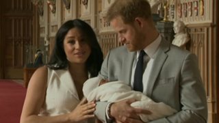 Πρίγκιπας Harry &amp; Meghan Markle: Η πρώτη εμφάνιση με τον νεογέννητο γιο τους