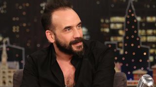 Πάνος Μουζουράκης: H εντυπωσιακή μεταμόρφωσή του για το &quot;Mamma Mia! - Here We Go Again&quot;
