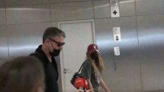 Δέσποινα Βανδή &amp; Βασίλης Μπισμπίκης | H άφιξη τους στην Ελλάδα μετά την απόδραση στην Ιταλία &amp; Η δήλωση στους δημοσιογράφους