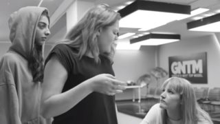 Next Top Model: Βγήκαν τα... μαχαίρια! Έρχεται μεγάλος τσακωμός μεταξύ Ερμίδου – Ξανθούλας για τα κιλά